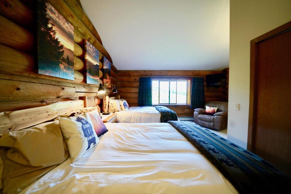 Deluxe Queen Room with Two Queen Beds interior