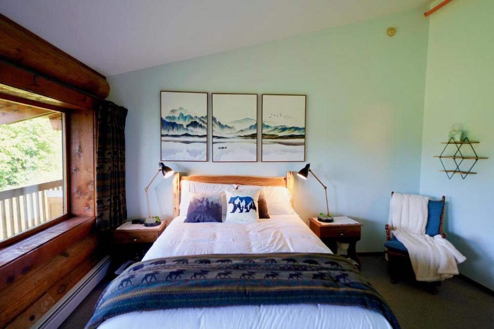 Queen Room with Spa Bath interior